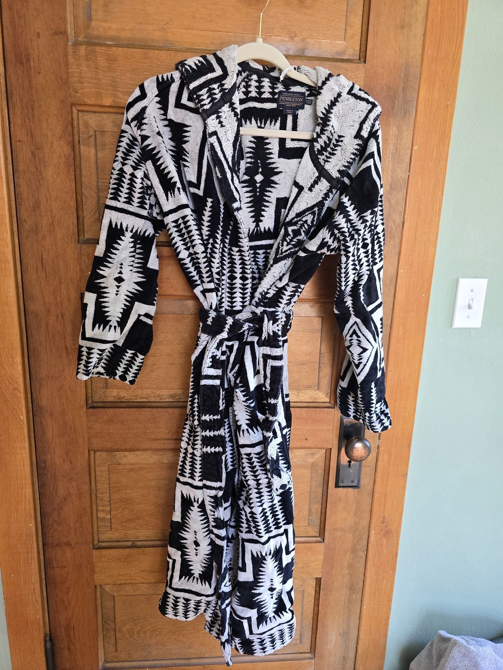 Pendleton Black & White Aztec Plush Robe